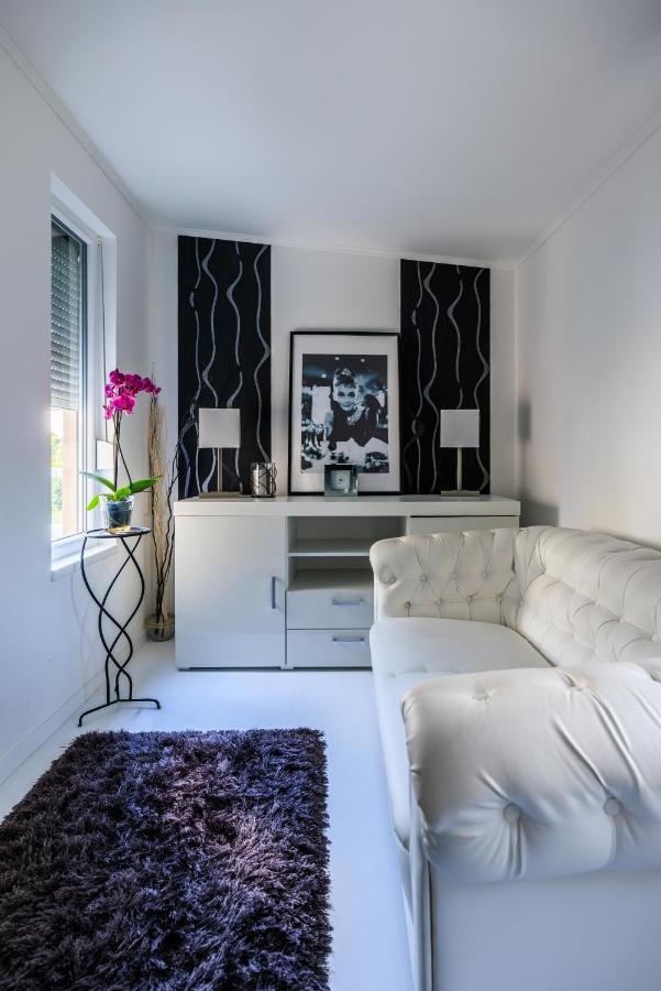 Fekete Orchidea Apartman 발라톤케네세 외부 사진